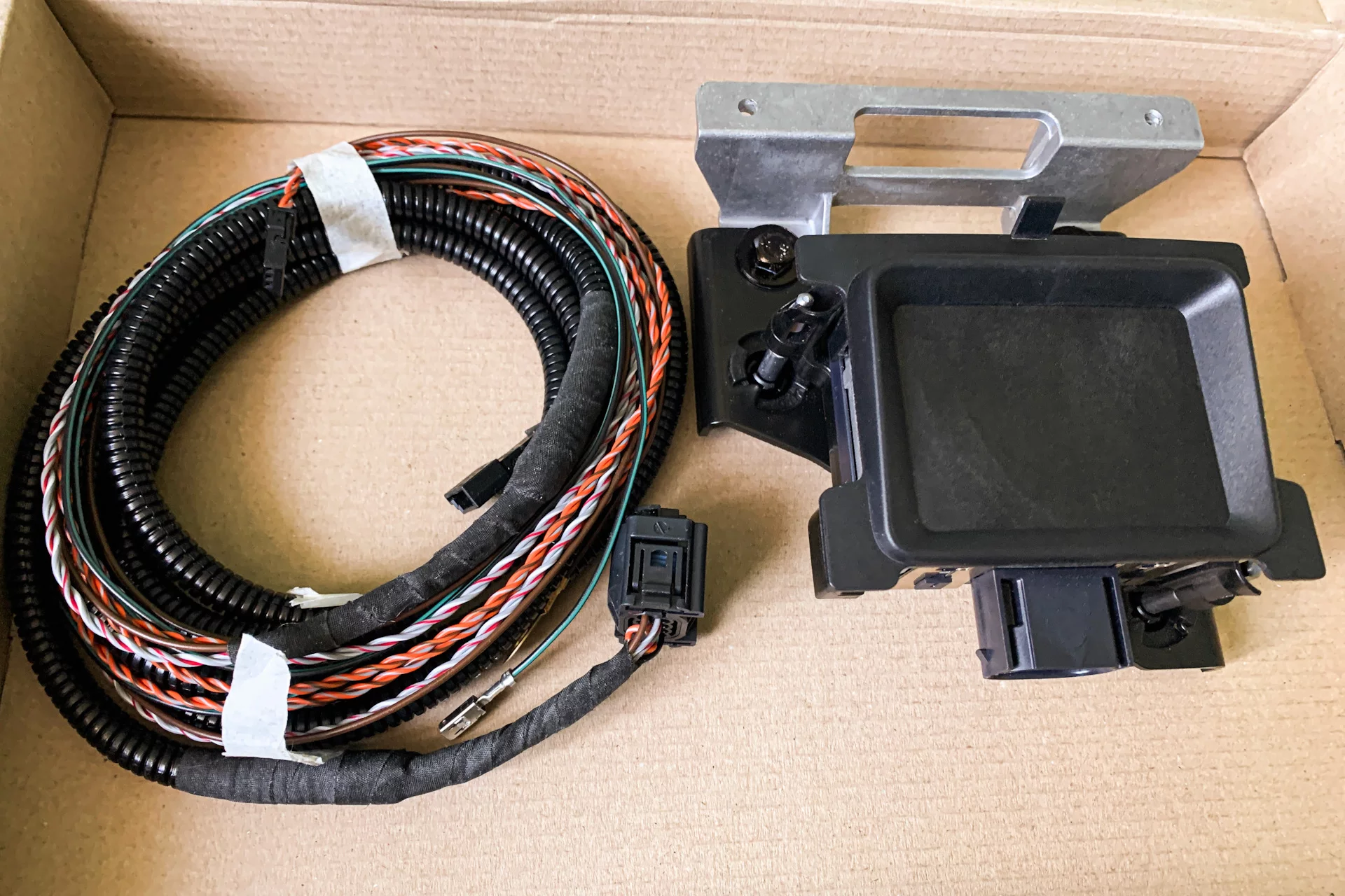 My MRRevo14F radar: 5Q0 907 561 N; bracket 8V0 907 574 C; cover 8V0 907 224 C