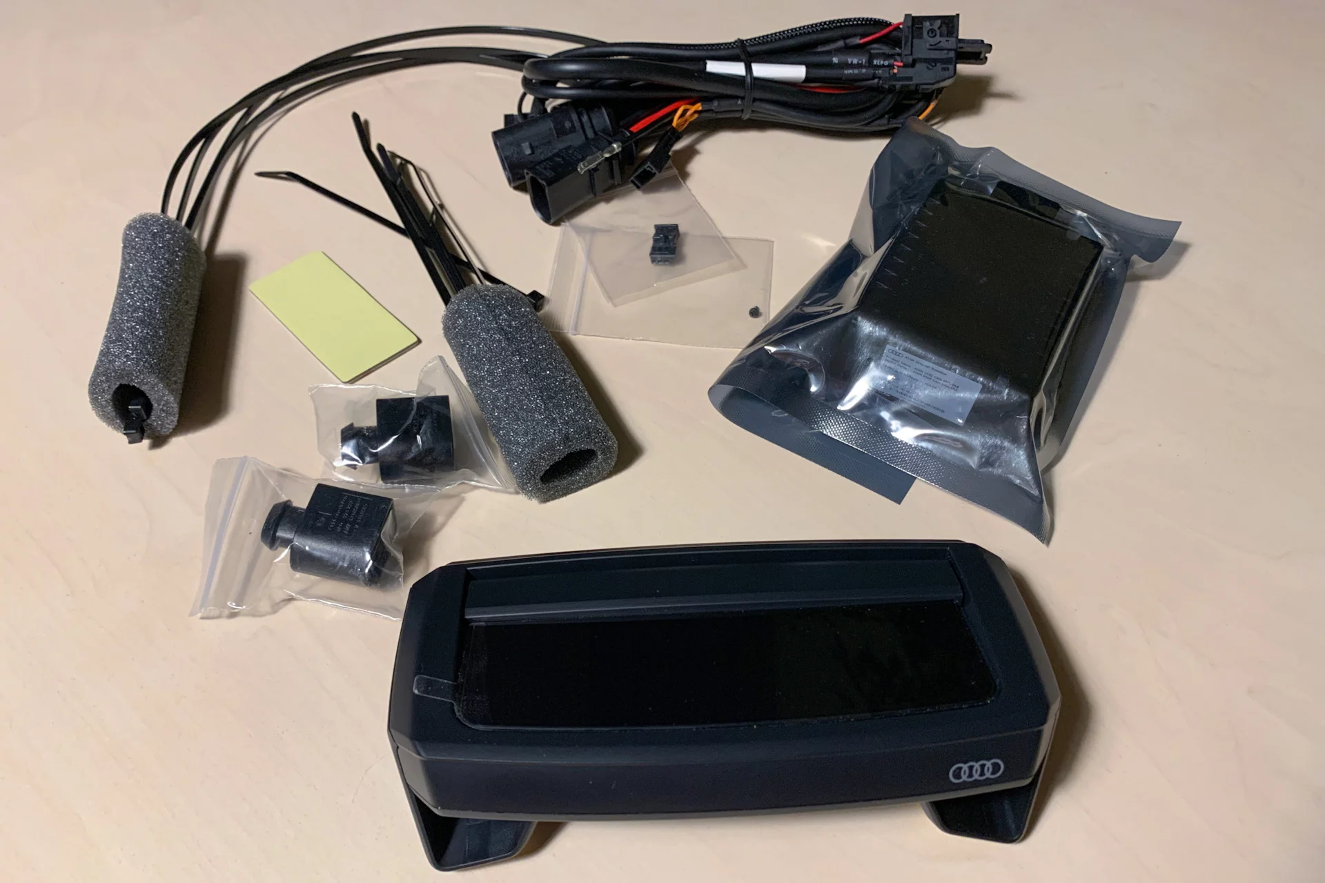 Ножки уже успел прикрутить