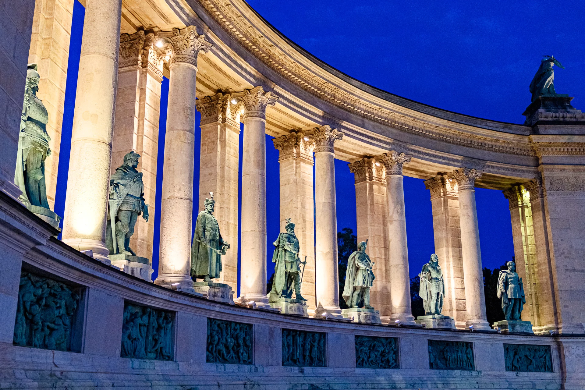 Площадь Героев