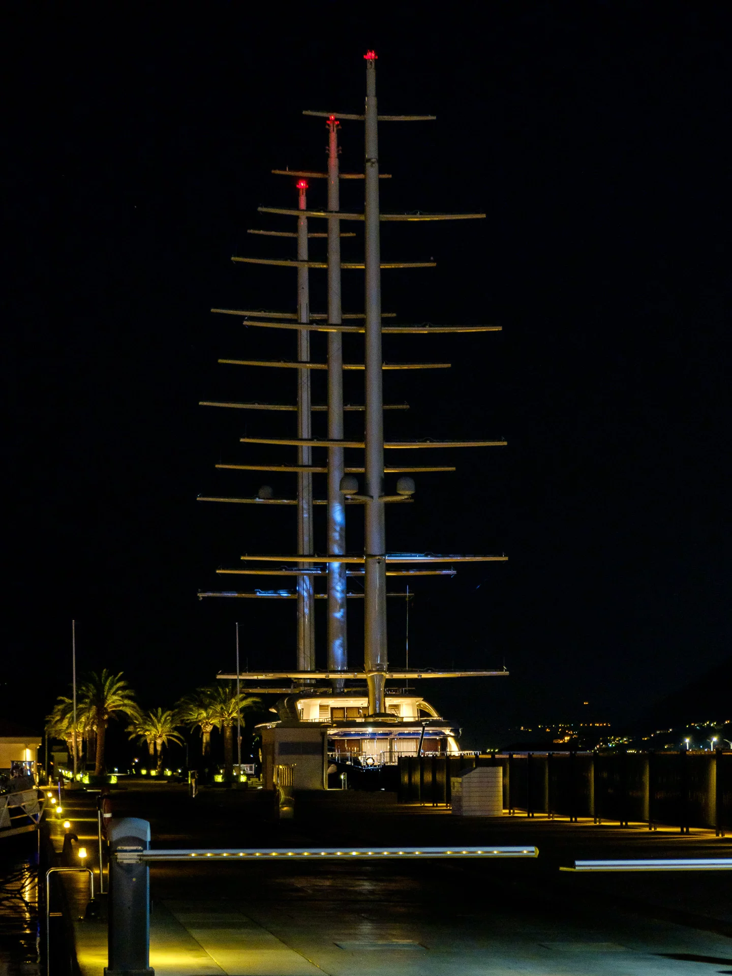 Абсолютный оргазм техно-маньяка. Примерно как найти Milenium Falcon за углом хрущевки :)