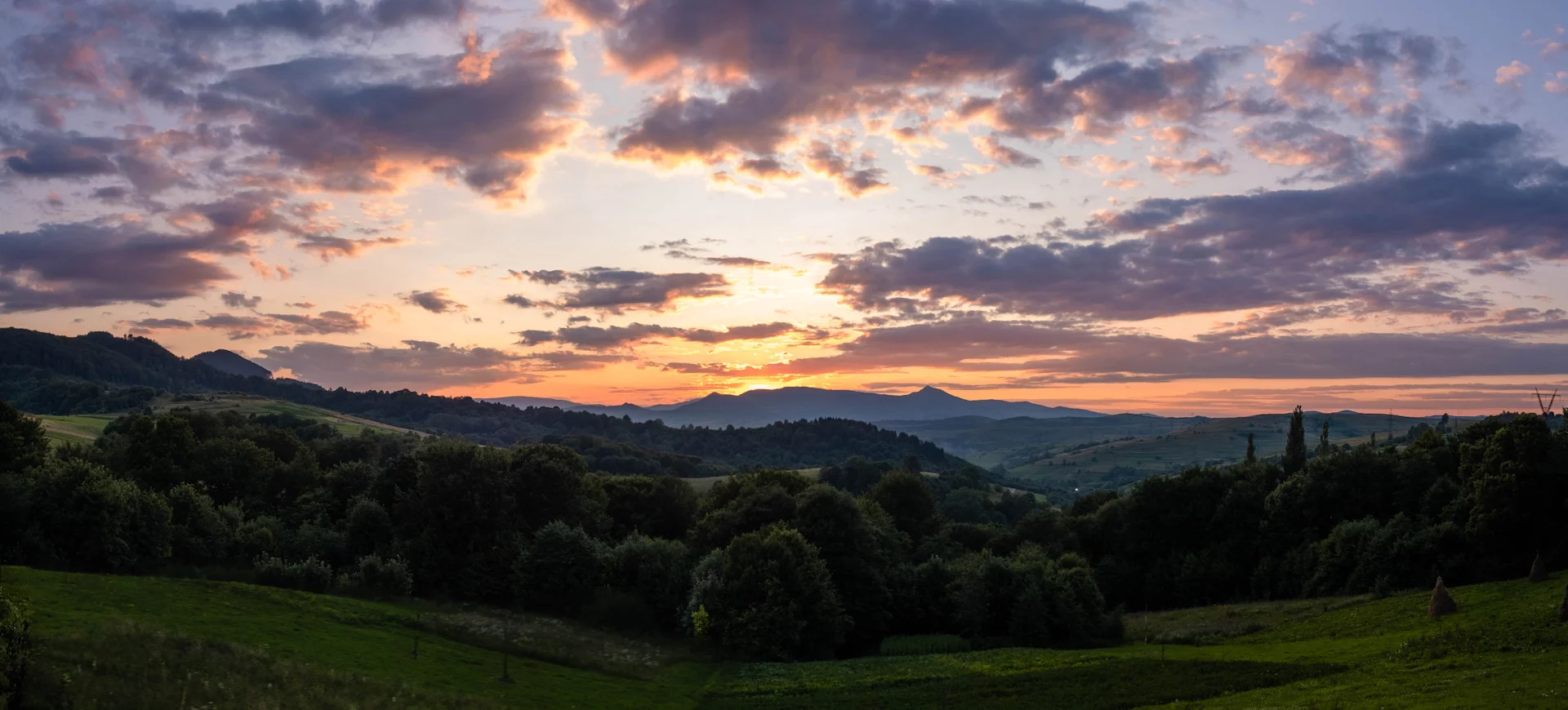 Большинство перегонов между городами выпали на вечер. Всегда шикарное небо и мягкие тени.