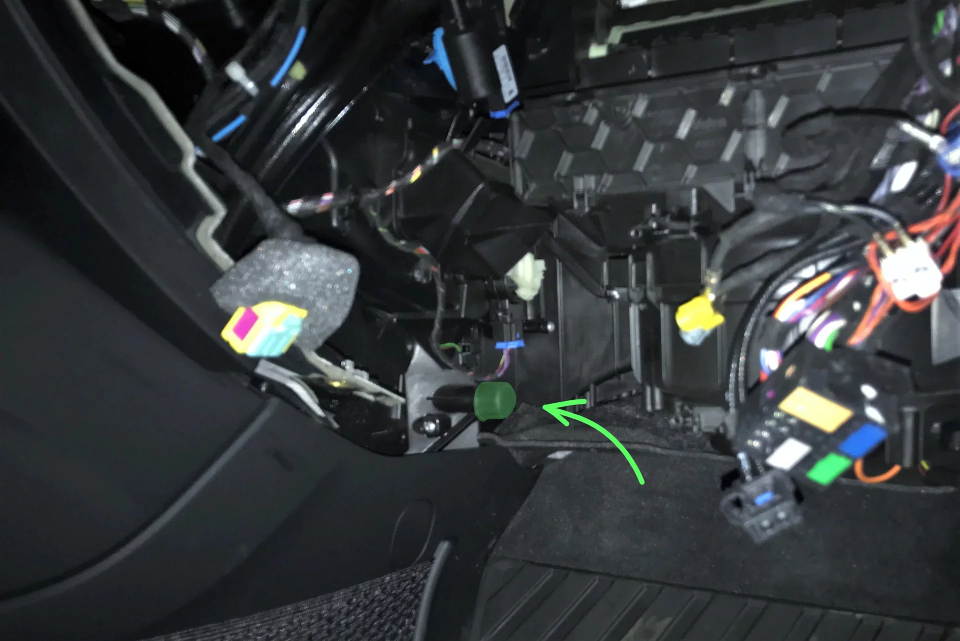 1. Remove the cap from the air-conditioner output