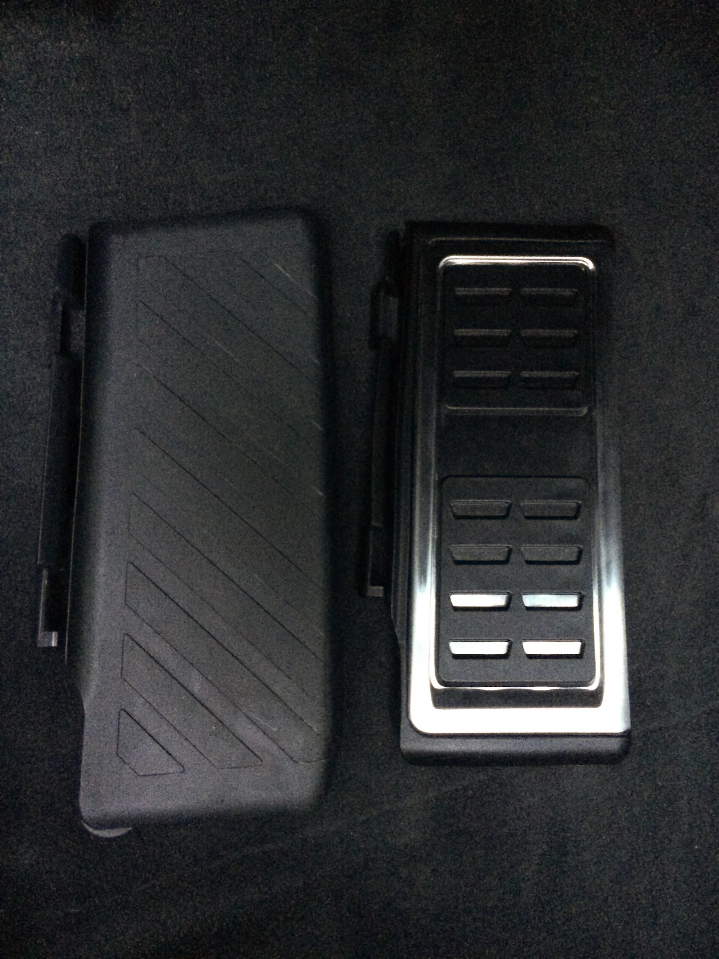 Steel cap is slightly smaller and docks on the floor with the mat.