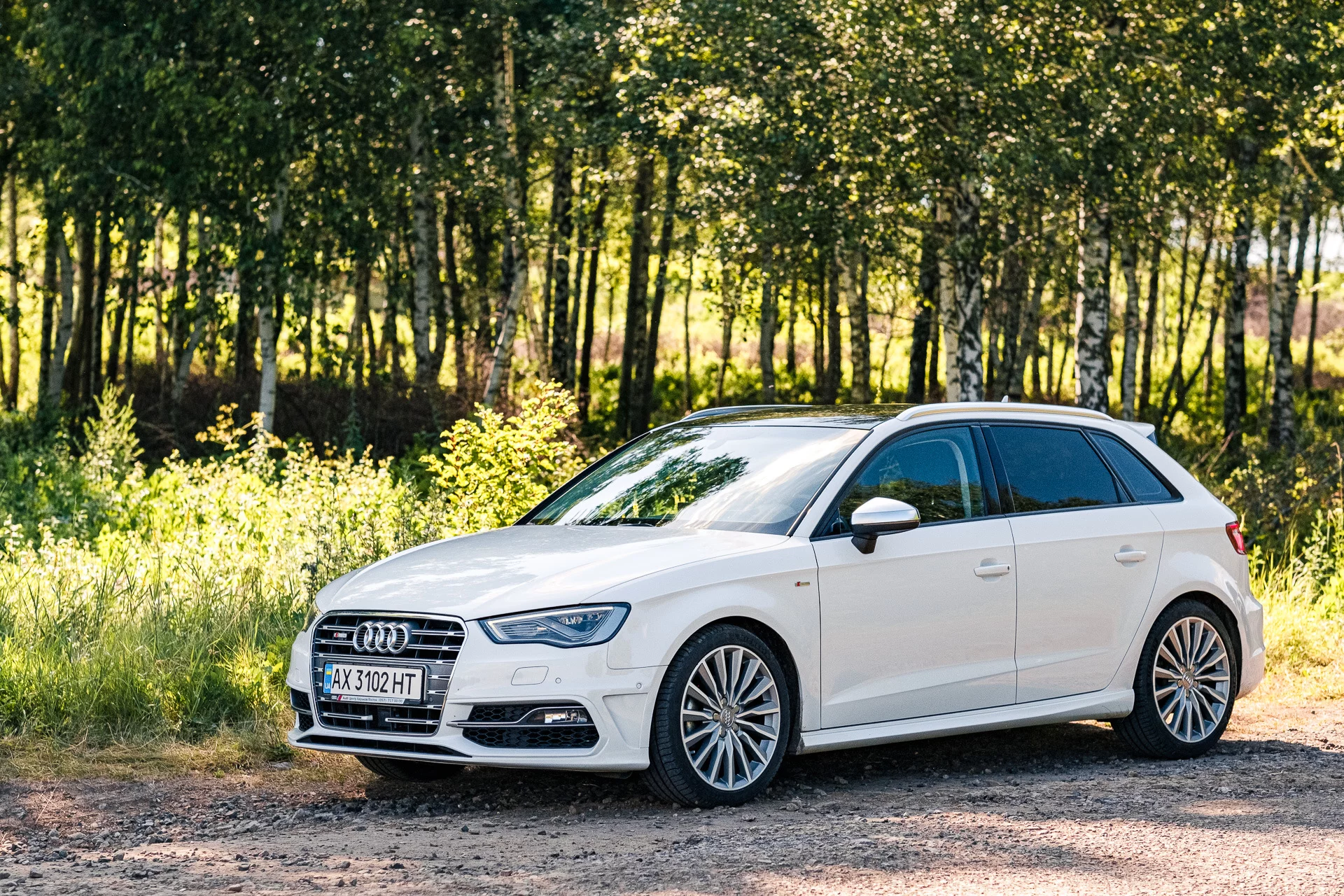 Серая краска с матовым лаком перекликается с центральной решеткой.