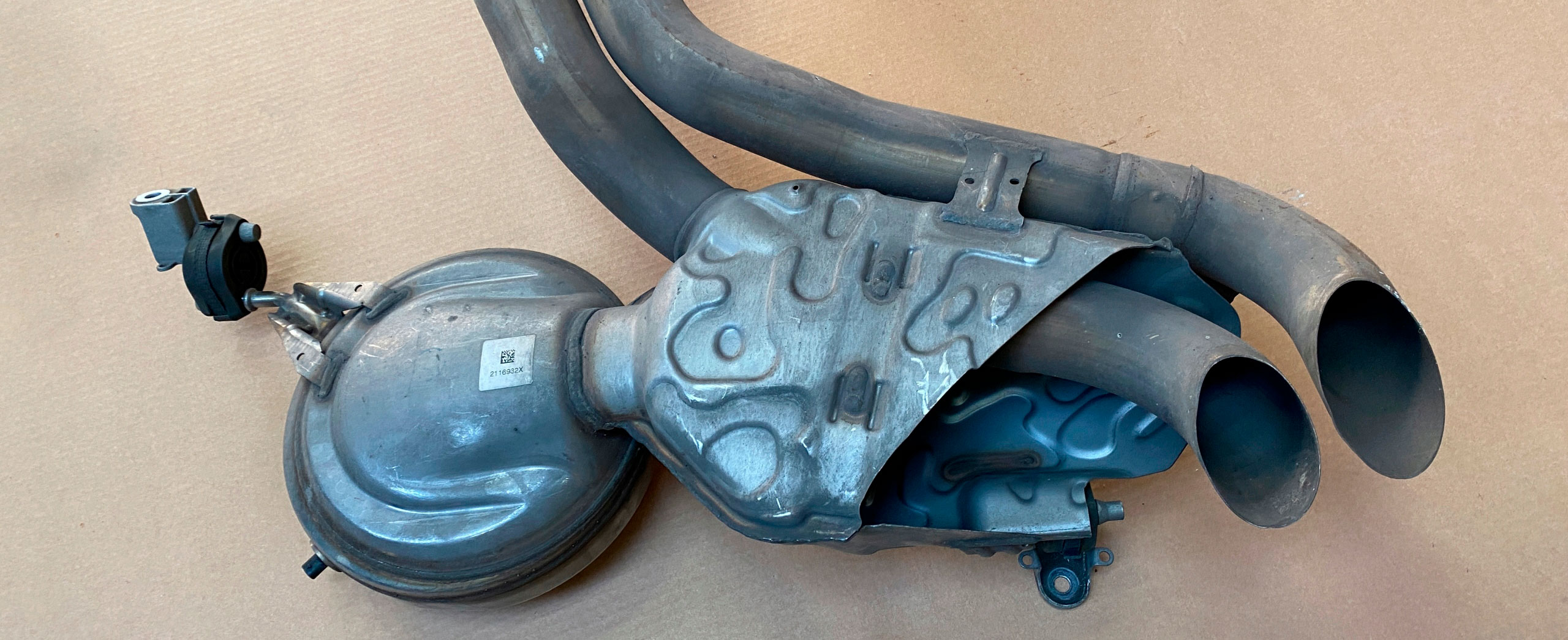 They are smaller and flatter. No more direct connection to the pipes as well.